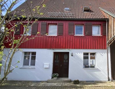 Liebevoll renovierter 7-Zimmer-Bauernhof in Mittelbronn - Option für Stallung mit Koppel