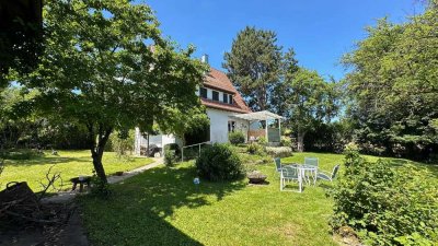 Mid/end October Freestanding single family house with very big yard in Musberg! Freistehendes EFH...