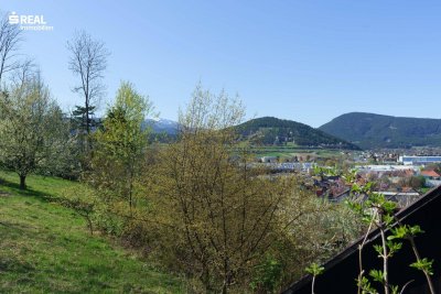 Wunderschöner Ausblick auf die umliegenden Hausberge - 107m² Wohnhaus plus 100m² Stall, Scheune und Altbestand!