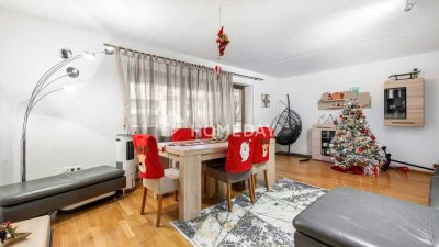 Großzügige Vier-Zimmer-Wohnung mit Loggia, Weitblick und gepflegter Wohnqualität in beliebter Lage