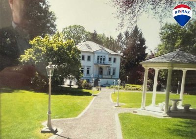 Historisches Anwesen mit Parkanlage, Indoorpool & Kapelle in Löhne