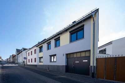 *NEU* STUDENTEN AUFGEPASST! WG-ZIMMER IN TOP-GEPFLEGTEM MEHRFAMILIENHAUS!