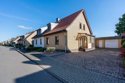 Gemütliches Zuhause mit großem Garten: Doppelhaushälfte mit viel Potenzial in Straelen zu verkaufen