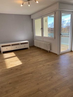 Helle 2-Zimmer Wohnung mit Balkon & Tiefgaragen-Einzelgarage - provisionsfrei