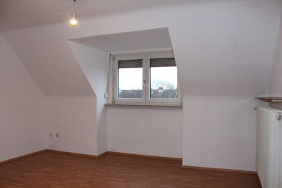 Wunderschöne ruhige 3 Zimmer Dachgeschosswohnung in Frankfurt-Sossenheim