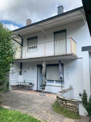 34 Jahre Erbpacht: modernisierte und geräumige Doppelhaushälfte, Besichtig. SA 15.11. n. Vereinbg.