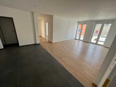 3 Zimmer Wohnung EBK, FBH, Parkett, KFW 55