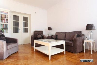 Moderne 3-Zimmer-Wohnung mit Balkon und zwei Stellplätzen