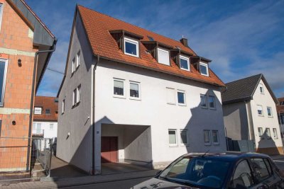 Ruhig gelegene 2-Zimmer-Wohnung mit Balkon, Garage & hochwertiger Küche in Kandel