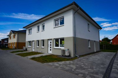 Erstbezug: Schöne 5-Raum-Doppelhaushälfte mit gehobener Innenausstattung in Bestensee