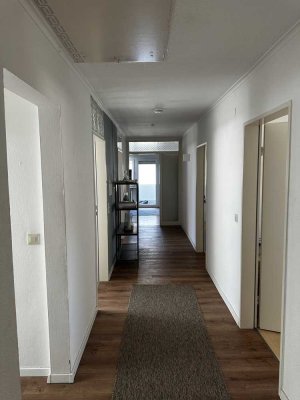 Attraktive 3,5-Zimmer-Dachgeschosswohnung mit Balkon und Einbauküche in Ellwangen (Jagst)