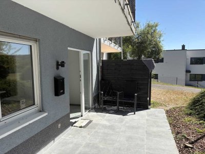 Vollständig renovierte 2-Raum-Wohnung mit Balkon und Einbauküche in Sankt