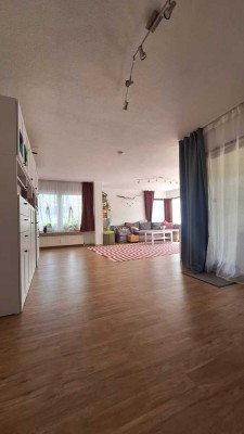 128 m² auf einer Ebene: 4-Zimmer-Wohnung mit Garten in zentraler Lage - Provisionsfrei!