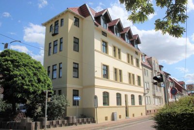 Nähe Ameos Klinikum! 2 Raum DG-Altbau-Wohnung 49m², separate Küche mit EBK!