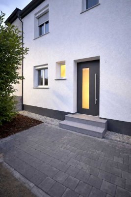 Erstbezug nach Kernsanierung - Exklusives Reihenhaus mit Garten - Seltene Gelegenheit in Citylage