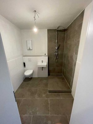 Kernsanierte 2-Zimmer-Wohnung mit Balkon & Einbauküche