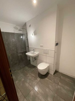 Frisch saniert und perfekt gelegen: 2-Zimmer-Wohnung mit eigenem Gartenanteil + EBK nahe der MHH