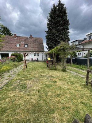 Doppelhaushälfte mit großem Grundstück und Potenzial in ruhiger Lage Bad Homburg (Gonzenheim)