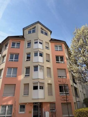 Leer stehende ruhige 1-Zimmer Wohnung mit Balkon in Bockenheim