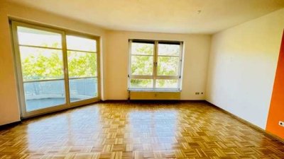 PORZ GUT GESCHNITTENE ERDGESCHOSS-WOHNUNG AUFZUG GARAGE  MIT EINBAUKÜCHE MÖGLICH