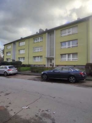 3 Zimmer-Wohnung mit Balkon/Keller/Dachboden in Langenfeld-Immigrath