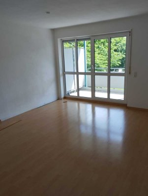 Geschmackvolle 2-Raum-Wohnung mit gehobener Innenausstattung mit Balkon in Gersthofen