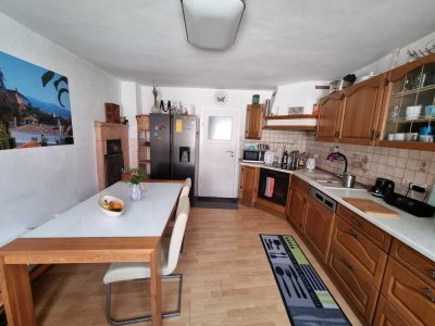 Gepflegte 3-Zimmer-Wohnung/Haus mit Einbauküche in Witterda
