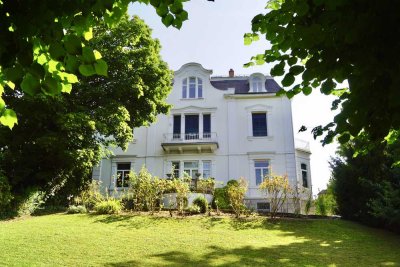 Herrschaftliche Altbau-Residenz in Bestlage mit Blick über die Stadt