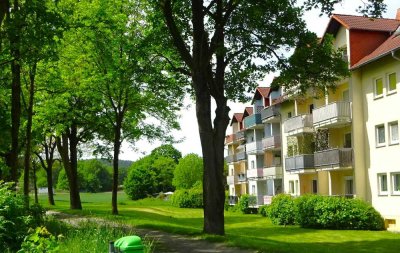 Besichtigung 25.10.2025 ** geräumige 2-Zimmer-Dachgeschoss-Wohnung * Balkon * EBK * grüne Lage