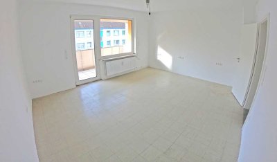 Ruhige, helle, große 3-Zimmer-Wohnung mit Balkon, gute Verkehrsanbindung