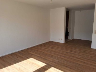Frisch renovierte 2-Raum Wohnung mit Charme - einziehen und wohlfühlen