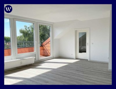Nur noch einziehen! Helle 3 Zimmer Wohnung mit Balkon, leichte Schrägen, Bad mit Wanne