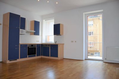 3 ZIMMERWOHNUNG MIT BALKON DROUOTSTRASSE/BULGARIEPLATZ
