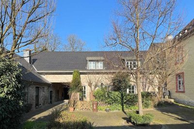 Charmante Maisonettewohnung in besonderer Hofanlage von Overath Untereschbach