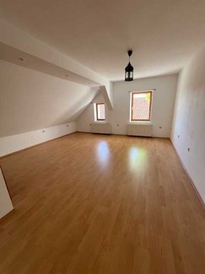 Großzügige, gepflegte 3-Zimmer-Wohnung mit Einbauküche und Balkon