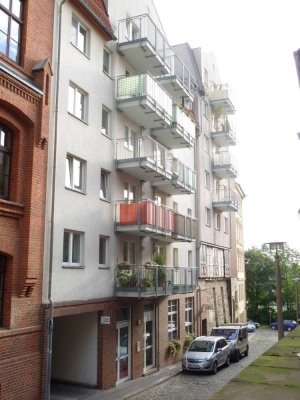 2 Raum Dachgeschoss-Wohnung mit Balkon an der Elbe