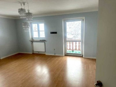 Kuschelige 2 Zimmer-Wohnung mit EBK, Balkon und Außenstellplatz