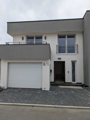 Neues HAUS (Haushälfte) inklusive einer Grossen Suite, ab JANUAR 2026 zu vermieten in Untereisesheim