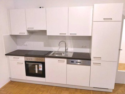 Erstbezug: 2 ZIMMER-Wohnung, ruhige Terrasse 8,5m², verglaste Loggia 5,2m², nagelneue Einbauküche!