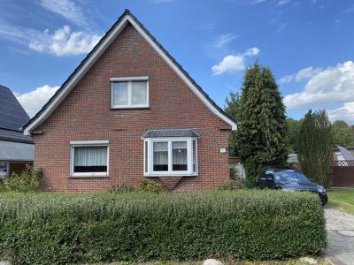 Renovierungsbedürftiges freistehendes Einfamilienhaus mit Potential , Ideal für Handwerker !