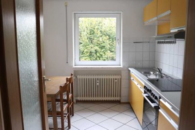 Helle, sonnige 3-Zimmer Wohnung mit großem Balkon und Garage! Keine Käuferprovision! Sofort frei!