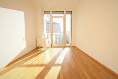 HELLE SANIERTE 2-ZIMMER WOHNUNG MIT KLEINER LOGGIA IM 20.!