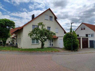 Ansprechende 4,5-Zimmer-Doppelhaushälfte mit gehobener Innenausstattung in Brackenheim