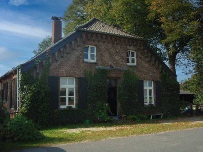 ***Bitte nur online anfragen*** Historisches Bauernhaus mit großem Grundstück in Kleve-Keeken
