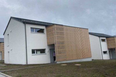 Attraktive Neubau-Wohnung mit Einbauküche und Balkom in Bad Kötzting