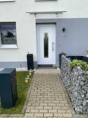 Schönes 5-Zimmer-Reihenhaus mit Einbauküche in Flörsheim am Main - Bad Weilbach