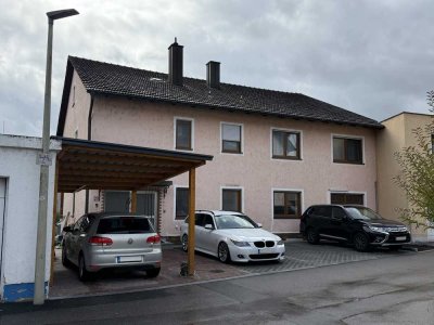 Biete im Zentrum von Schwandorf eine Wohnung im 1. Obergeschoss mit 106 m² in ruhiger Lage an.