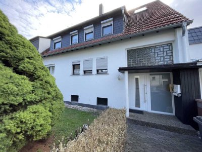Freundliches Mehrfamilienhaus mit zwei separaten Wohnungen und Keller in Fulda
