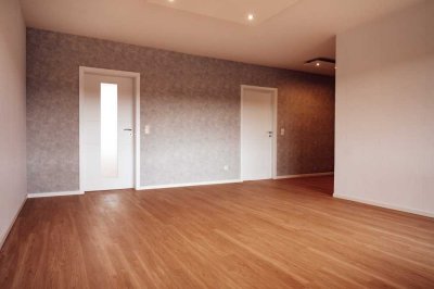 Geschmackvolle, vollständig renovierte 2-Zimmer-DG-Wohnung mit Loggia in LU-Friesenheim BASF-Nähe