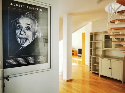 Helle, teilmöblierte 2-Zi. Maisonette-Whg. am Niddapark, U6, Einbauküche, Südbalkon in Ffm-Hausen